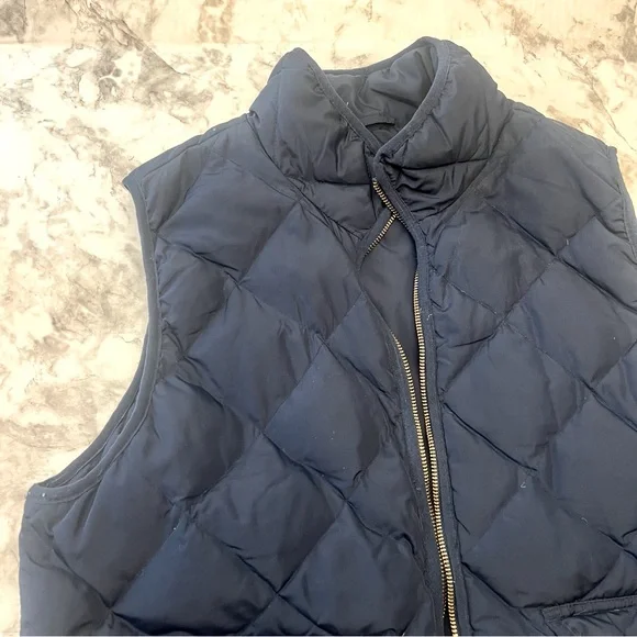 Navy quilted vest (size XL) - Picture 4 of 9